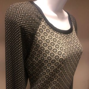 Beautiful blouse from Ann Taylor loft - medium - black and white long sleeves
